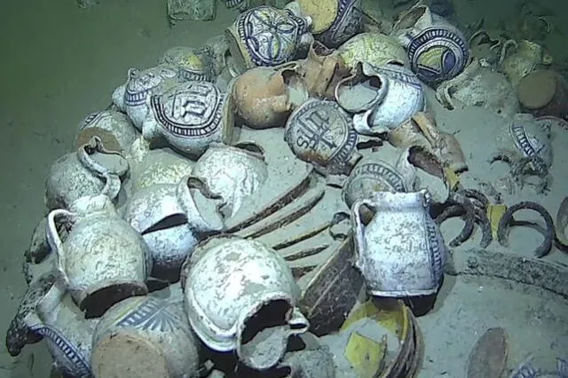  Jarras de cerámica aparecen en las primeras imágenes del 'Camarat 4'. Foto: Armada Francesa   