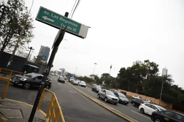 Viaducto Javier Prado-Las Begonias es considerada una solución cortoplacista para el problema de la congestión vehicular en Lima. Foto: Sebastián Blanco Salazar/La República Viaducto Javier Prado-Las Begonias es considerada una solución cortoplacista para el problema de la congestión vehicular en Lima. Foto: Sebastián Blanco Salazar/La República