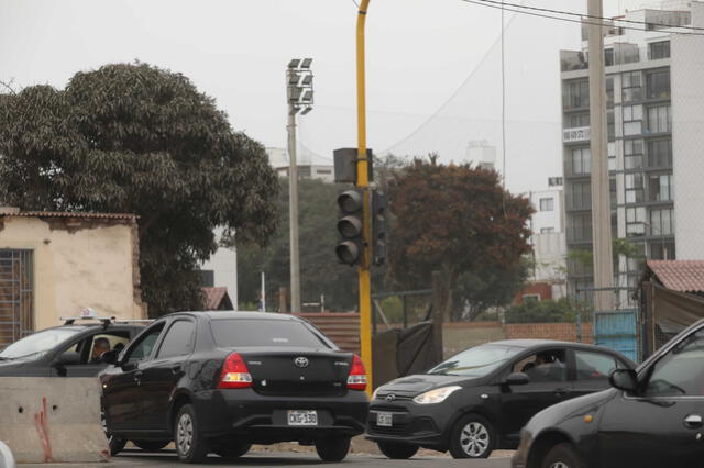 Semáforos inoperativos en Vía Expresa Sur. Foto: Carlos Félix / La República Semáforos inoperativos en Vía Expresa Sur. Foto: Carlos Félix / La República