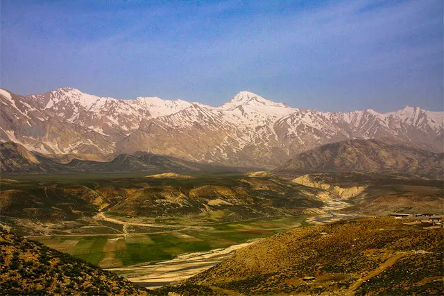 La placa tectónica se está desgarrando debajo de los Montes Zagros, en Irak. Foto: Unplash La placa tectónica se está desgarrando debajo de los Montes Zagros, en Irak. Foto: Unplash