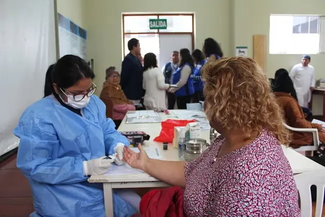  Medida también impulsa ampliar las campañas para detección de diabetes. Foto: PAHO.   