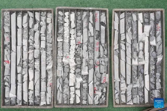 Muestras de roca perforadas en el yacimiento aurífero de Wangu. Foto: Xinhua   