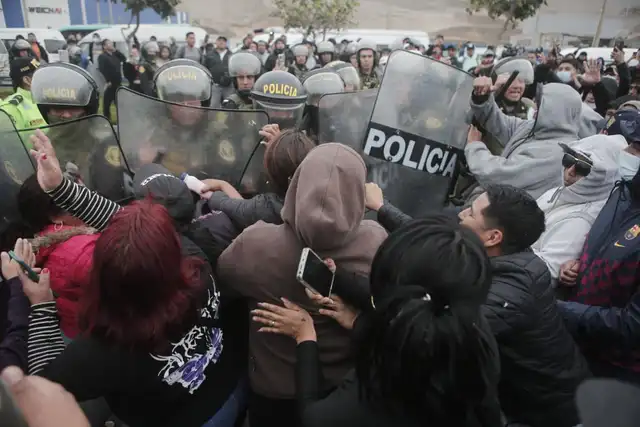  Enfrentamientos entre transportistas y PNP. Foto: Marco Cotrina/La República   