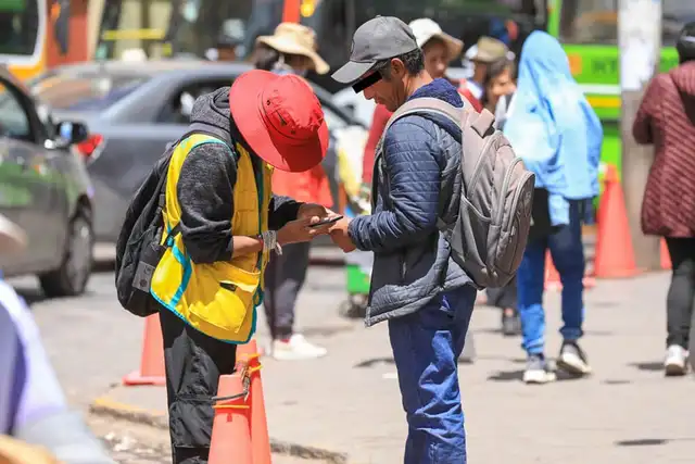 Decreto Supremo del Gobierno ordena la suspensión de la venta ambulante de chips. Foto: Osiptel. Decreto Supremo del Gobierno ordena la suspensión de la venta ambulante de chips. Foto: Osiptel.