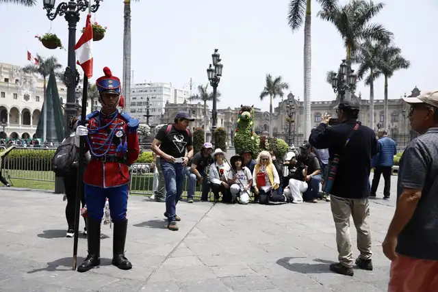  Húsares de Junín ubicados en la Plaza de Armas. Foto: Sebastián Blanco/LR 