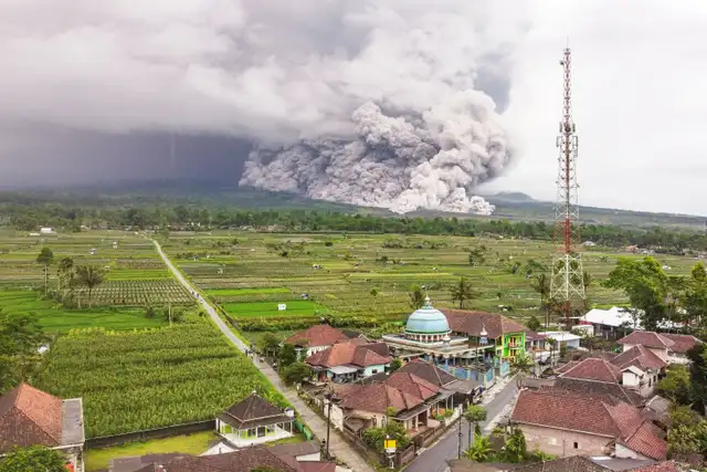 A pesar de la erupción, los aeropuertos en Java y Bali operan con normalidad. Foto: AFP A pesar de la erupción, los aeropuertos en Java y Bali operan con normalidad. Foto: AFP