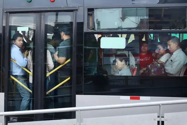  Según AFIN y voces expertas en el transporte, Lima y Callao debe priorizar el transporte público de calidad como estrategia para reducir el tráfico. Foto: Carlos Félix / La República.   