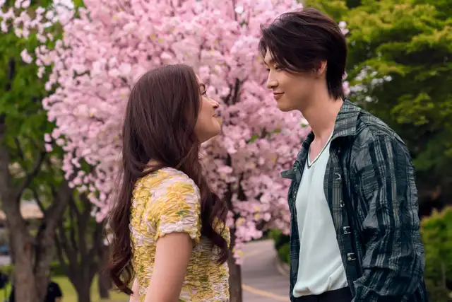  Anna Cathcart y Lee Sang Heon en la temporada 3 de 'Besos, Kitty'. Foto: Netflix   