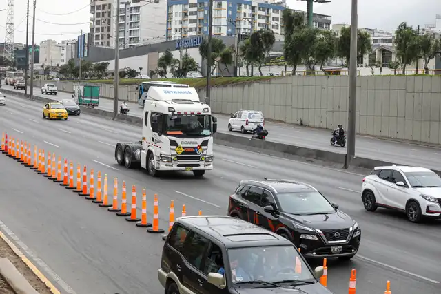 La medida busca reducir la congestión y los accidentes, mientras que la supervisión se realizará con cinemómetros y personal en puntos clave. Foto: MML.   