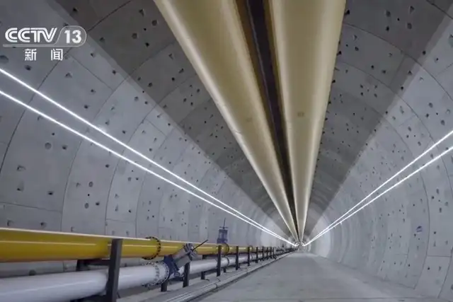 La constructora lidera la edificación de un túnel estratégico para la línea ferroviaria Shanghái-Chongqing-Chengdu. Foto: CCTV13