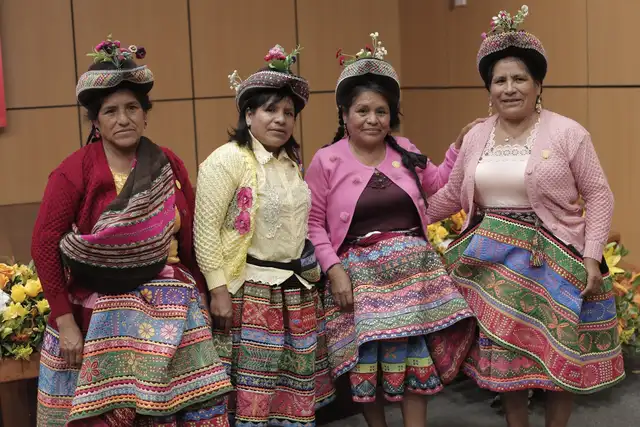 Las hermanas Machaca de Ayacucho participaron de la ceremonia