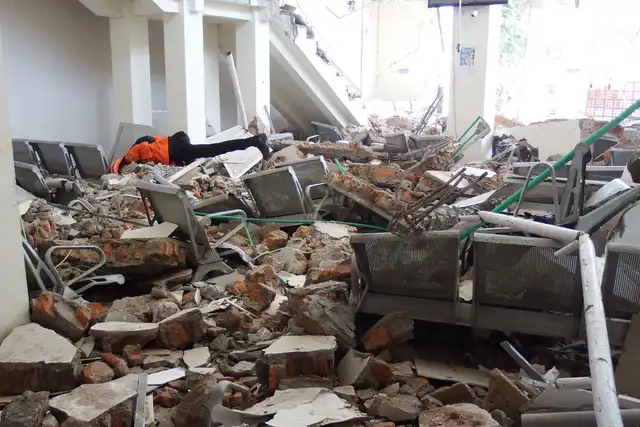 El 15 de agosto un sismo de magnitud 7,7 causó al menos 40 muertes y 50 heridos en Indonesia. Foto: AFP El 15 de agosto un sismo de magnitud 7,7 causó al menos 40 muertes y 50 heridos en Indonesia. Foto: AFP