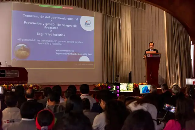Presentación sobre tecnología 3D en Machupicchu