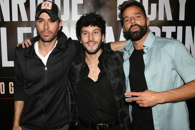 Enrique Iglesias, Sebastián Yatra y Ricky Martin luego de una conferencia en California. (Foto: Getty Images)