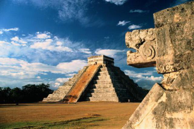 Hallan 200 piezas arqueológicas bajo las ruinas de Chichén Itzá [FOTOS]