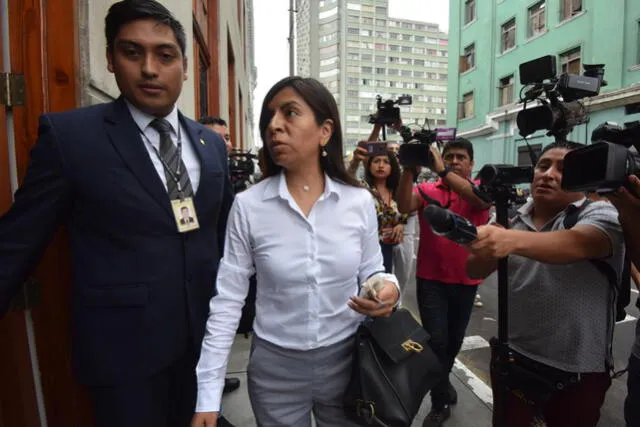 Giulliana Loza llega a sede judicial para escuchar fallo sobre si Keiko Fujimori regresa a prisión preventiva. Foto: Melissa Merino.