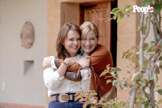 Natasha Klauss (Sarita Elizondo) junto a Kristina Lilley (Gabriela Acevedo). Foto: People en español/Telemundo