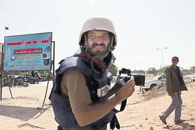 Fotoperiodista Rodrigo Abd en Libia, en 2011. Foto: agencias