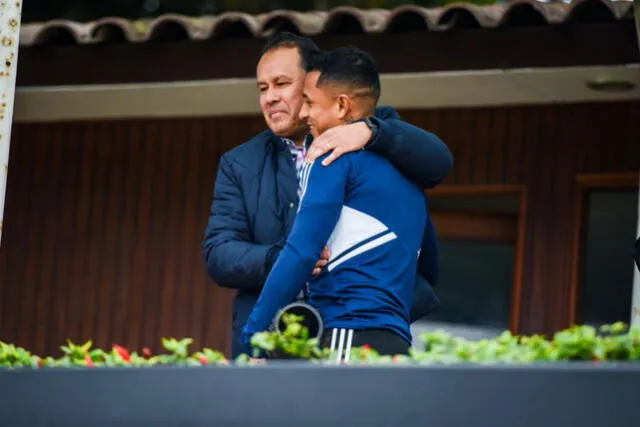 Juan Reynoso y Yoshimar Yotún compartieron equipo en el Cruz Azul entre 2019 y 2021. Foto: SportingCristal