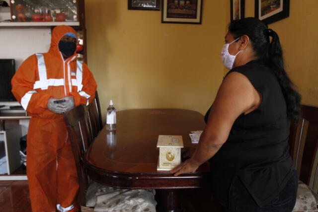 Funerarias entregan urnas con cenizas en los domicilios, debido a la alta demanda.