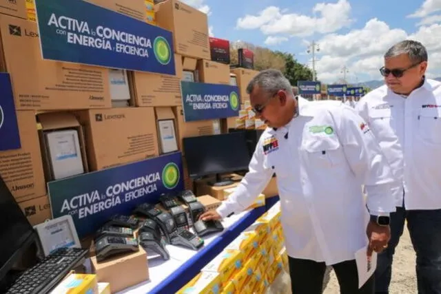 El ministro del Poder Popular para la Energía Eléctrica, Néstor Reverol, dio a conocer el Plan Borrón y Cuenta Nueva. Foto: Corpoelec.