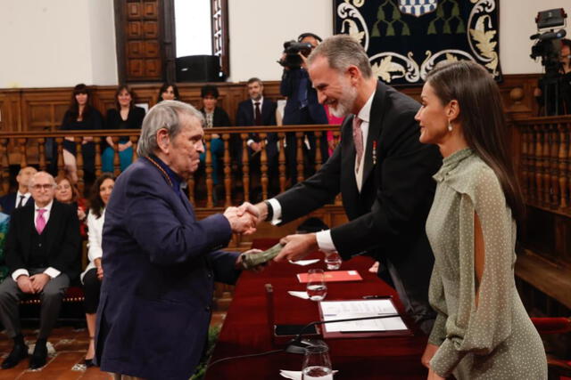 Rafael Cadenas recibió el lunes 24 de abril el premio Cervantes, de mano de los reyes de España. Foto: Crónica Uno   