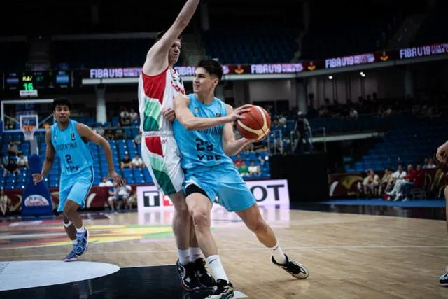 Argentina no pudo ante Hungría y perdió por la mínima diferencia en la segunda fecha del Mundial Sub-19. Foto: FIBA   