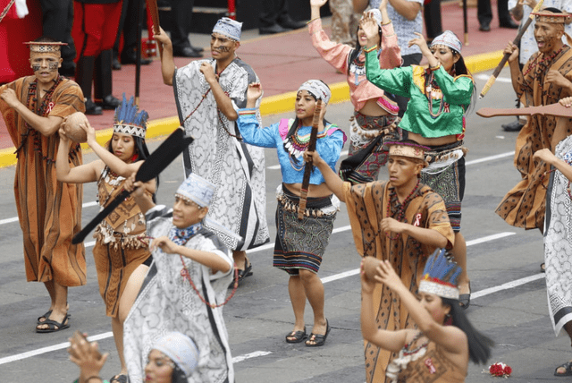 En las presentaciones de danzas típicas peruanas, los artistas bailaron melodías de diferentes regiones del país. Foto: Antonio Melgarejo - La República   