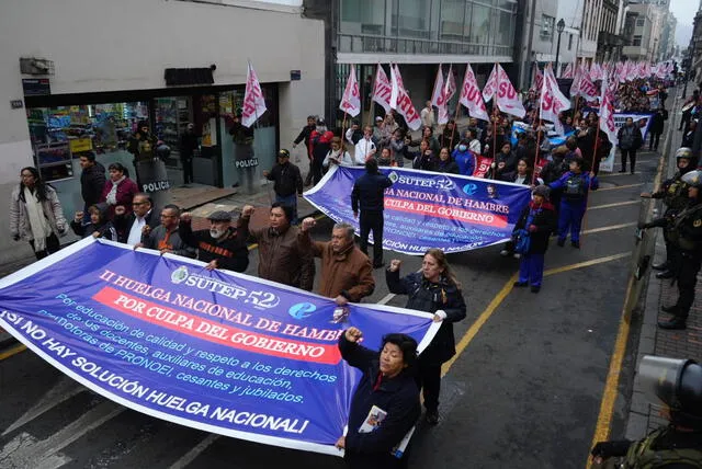  Sutep marchó hacia el MEF. Foto: Sutep.   