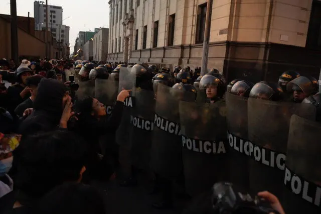 Respuesta. La Policía detuvo a varios manifestantes. Foto: La República   