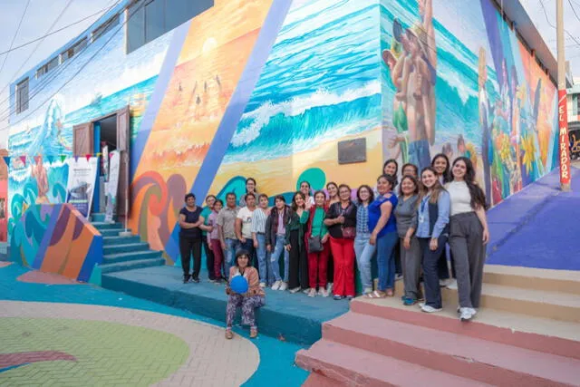 Vecinos de la zona tras la remodelación. Foto: Difusión   