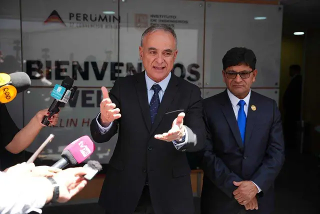 Para el ministro Montero, Petroperú camina hacia su recuperación financiera. Foto: IIMP   