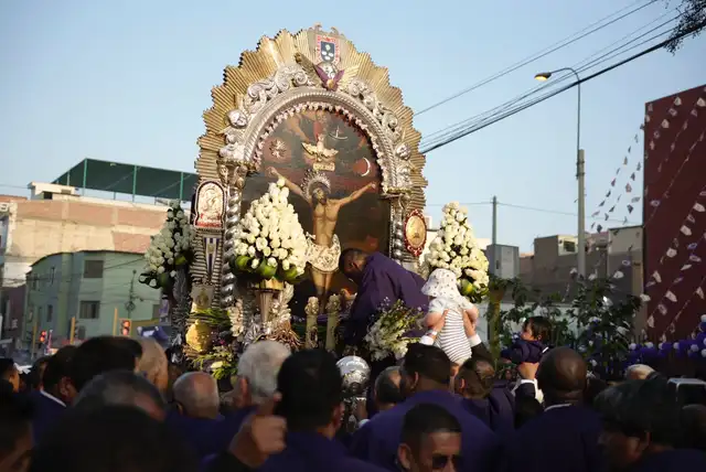 El Cristo Morado contó con su histórico recorrido al Callao tras años de ausencia. Foto: John Reyes/LR.   