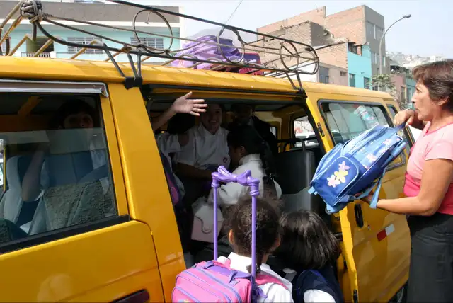  ATU estableció los requisitos y sanciones para vehículos que presten servicio de movilidad escolar. Foto: Hector Carballo / La República.   