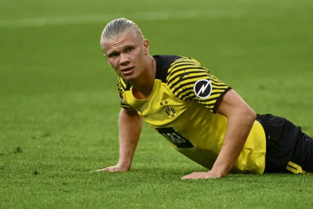 A Haaland le restan dos años de contrato con el Dortmund. Podría salir en junio. Foto: AFP