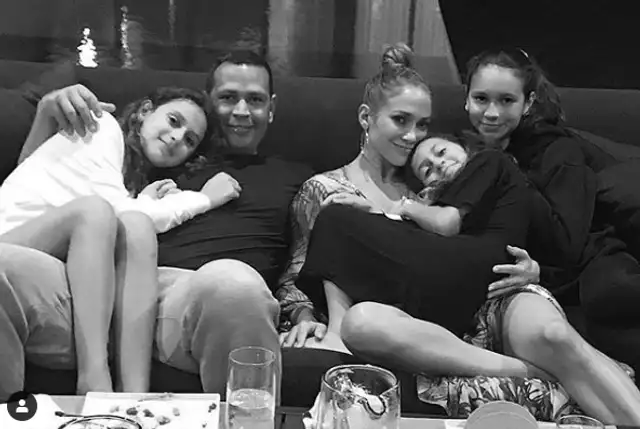 Alex Rodriguez agradece tener a su familia unida en medio de la pandemia.