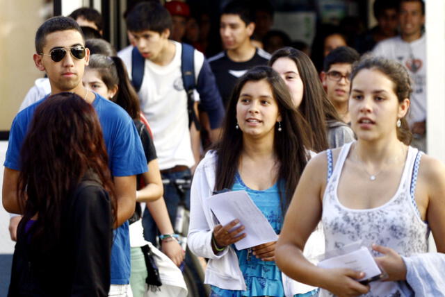  Todavía no determinan el inicio de clases para universitarios en Chile. Foto: La República   