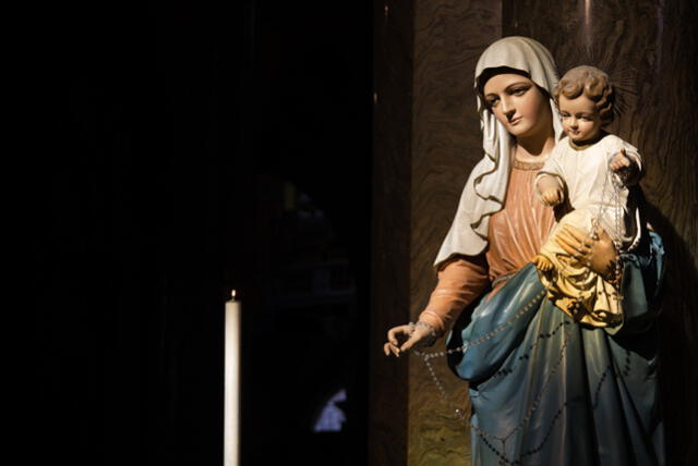 El Día de la Madre, en la mayoría de países, se relaciona con la religión y se homenajea a la Virgen María. Foto: diainternacionalde.com.