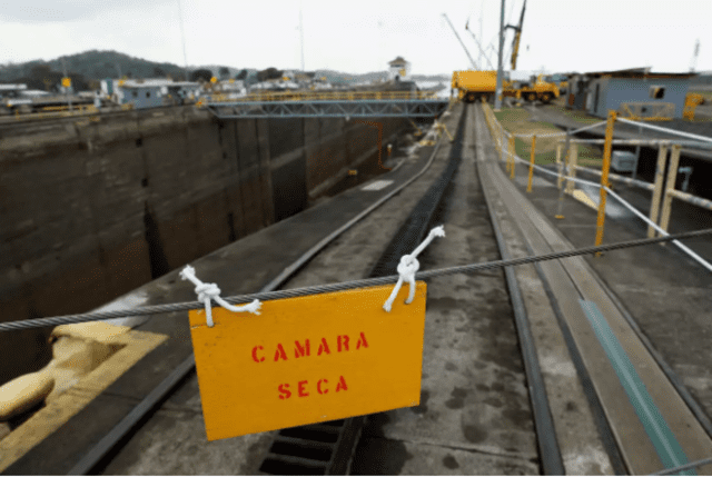 impacto de la sequía en el Canal de Panamá | OCDE | FAO | atasco de barcos en el Canal de Panamá | Canal de Suez