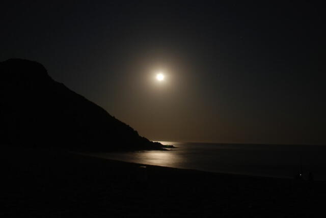  Luna llena desde playa de Santa María, en México. Foto: Sergio Martinez/Flickr   