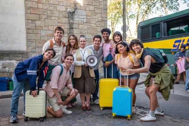 Elenco de 'Locos de amor, mi primer amor'. Foto: Andina Noticias   