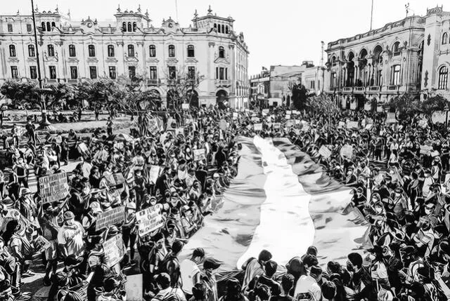 Multitudinaria protesta en Lima contra el nuevo Gobierno