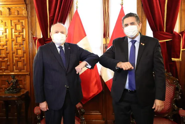 Pedro Cateriano tras reunión con Manuel Merino en el Congreso. Foto: PCM.