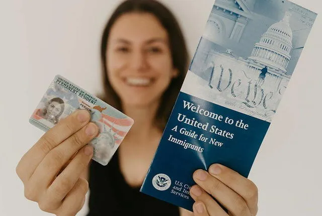  La green card condicional se otorga inicialmente por dos años y luego se puede convertir en una green card permanente. Foto: Migrator   