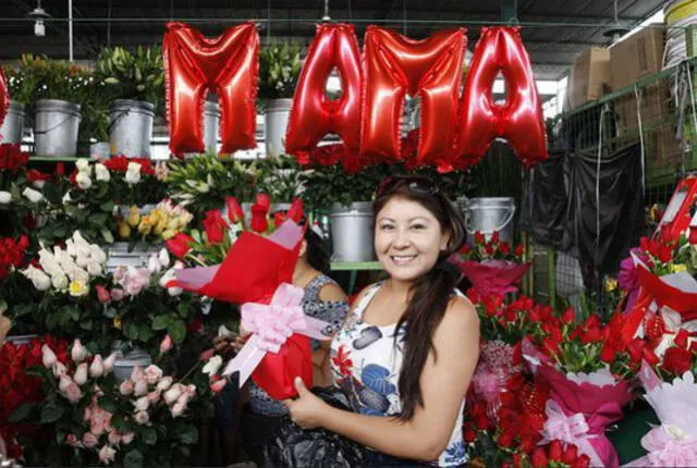 En el Perú, el Día de la Madre se celebra con flores y regalos. Foto: Andina