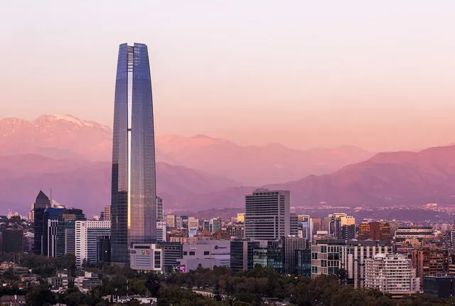 Gran Torre Santiago, primer edificio más grande de Sudamérica. Foto: pcparch.com  