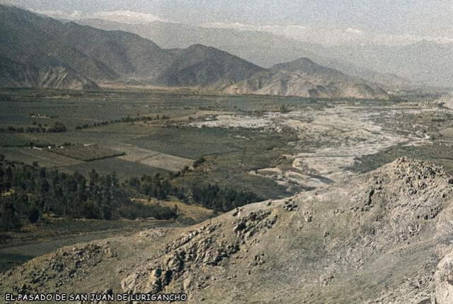 Valle Lurigancho desde el cerro San Cristóbal a mediados del siglo XX. Actual zona ocupada por la urbanización Zárate. Foto: Henry Reichlen   