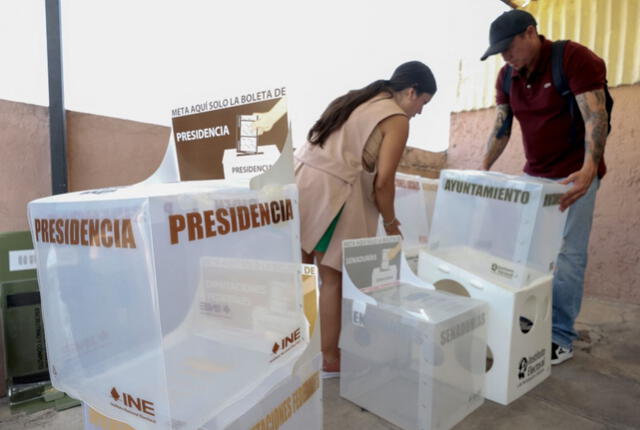 El día electoral en México comienza oficialmente a las 8:00 a. m. (hora local) cuando las casillas abren sus puertas. Foto: AFP. 