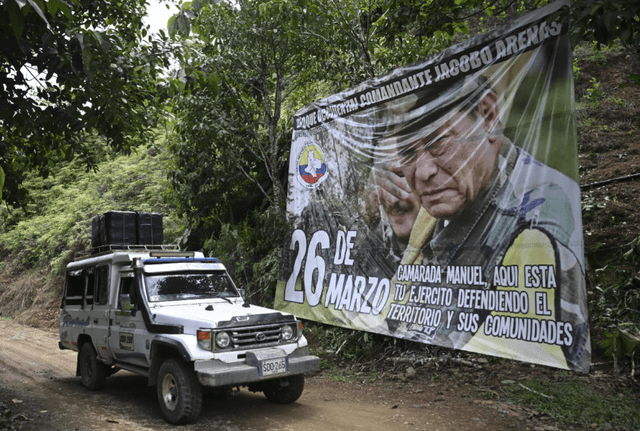  Gigantografía del difunto líder y fundador de las Fuerzas Armadas Revolucionarias de Colombia (FARC). Foto: APF    