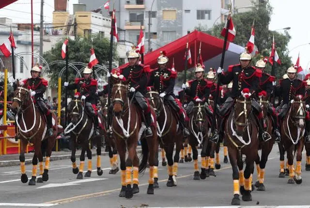 La Policía montada suele ser un espectáculo durante la Gran Parada Militar. Foto: Difusión   